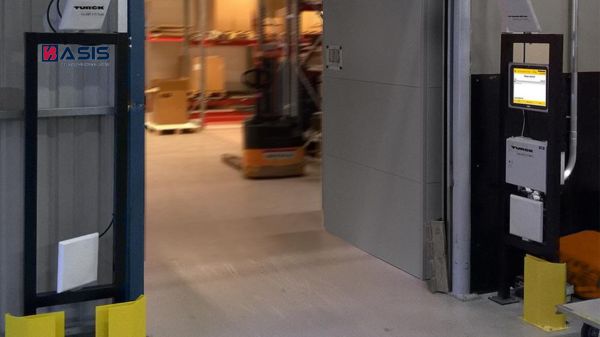 Cổng kho logistics (dock door)