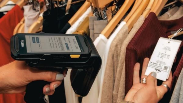 Tem RFID UHF gắn trên sản phẩm thời trang