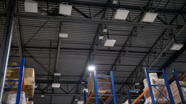 Lựa chọn và bố trí ăng-ten UHF RFID trong hệ thống nhà kho